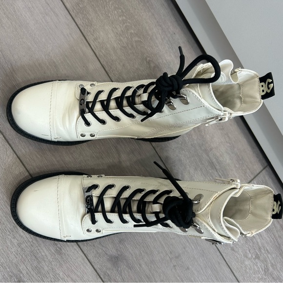 Women’s white and black combat boots - Picture 5 of 6